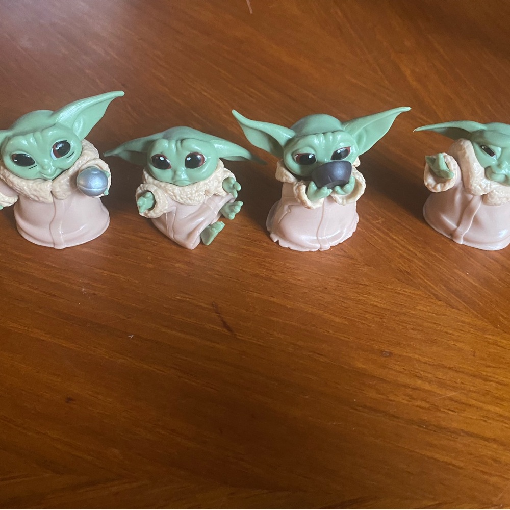 Mandalorian the child. Cake topper / figurines